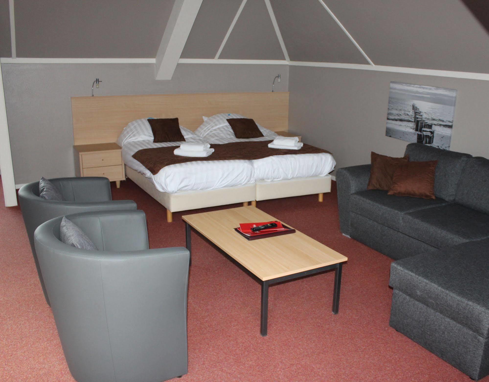 Hotel Restaurant 'T Klokje Renesse Exteriör bild