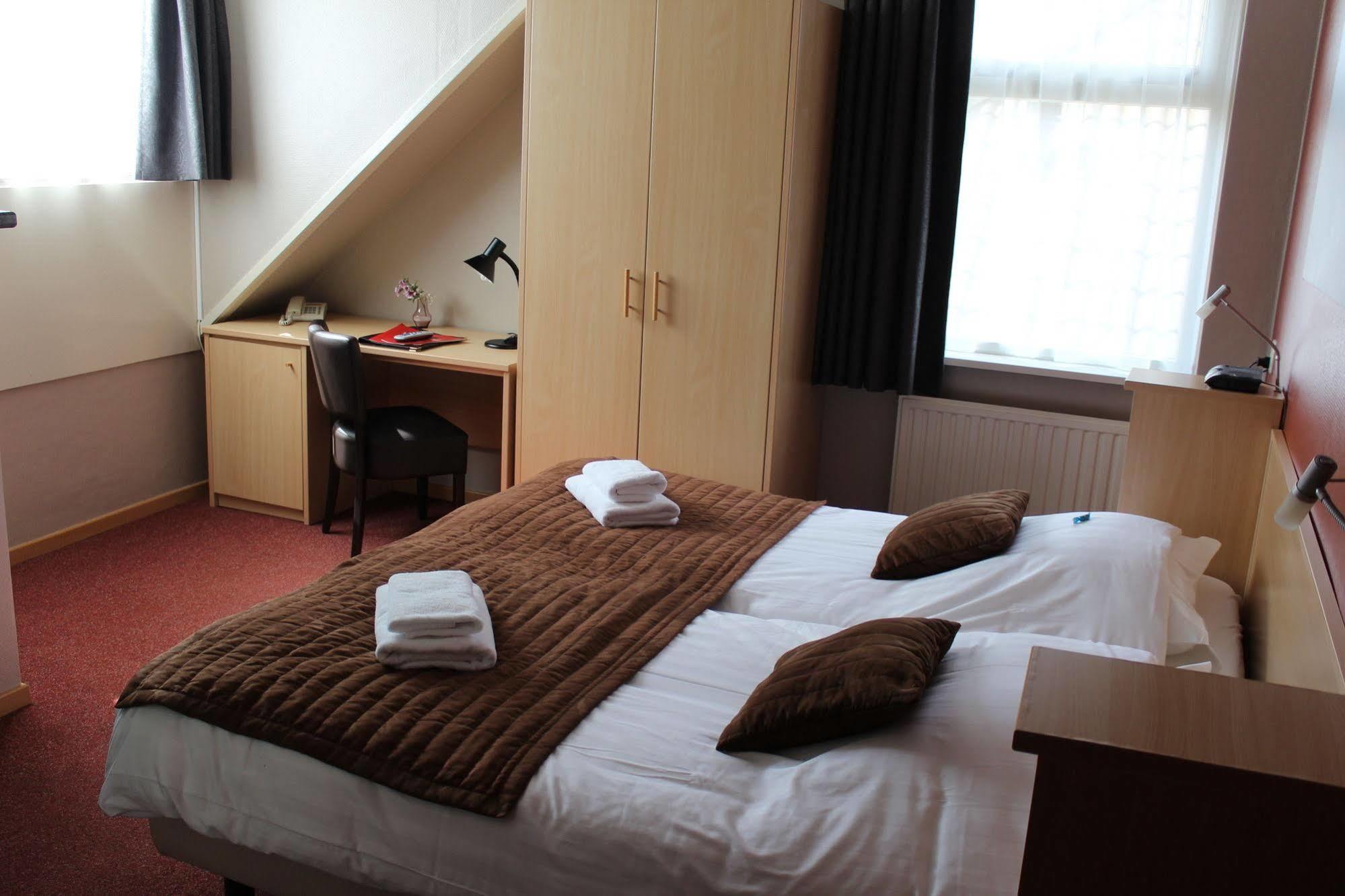 Hotel Restaurant 'T Klokje Renesse Exteriör bild