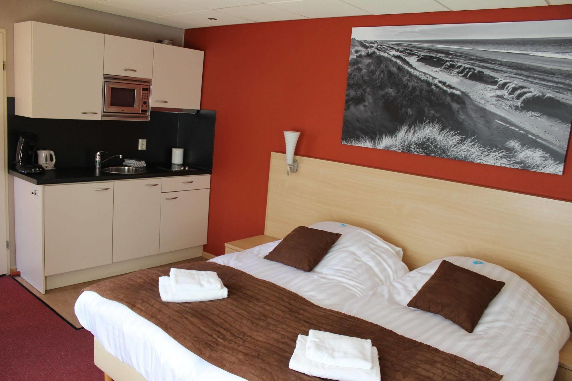 Hotel Restaurant 'T Klokje Renesse Exteriör bild