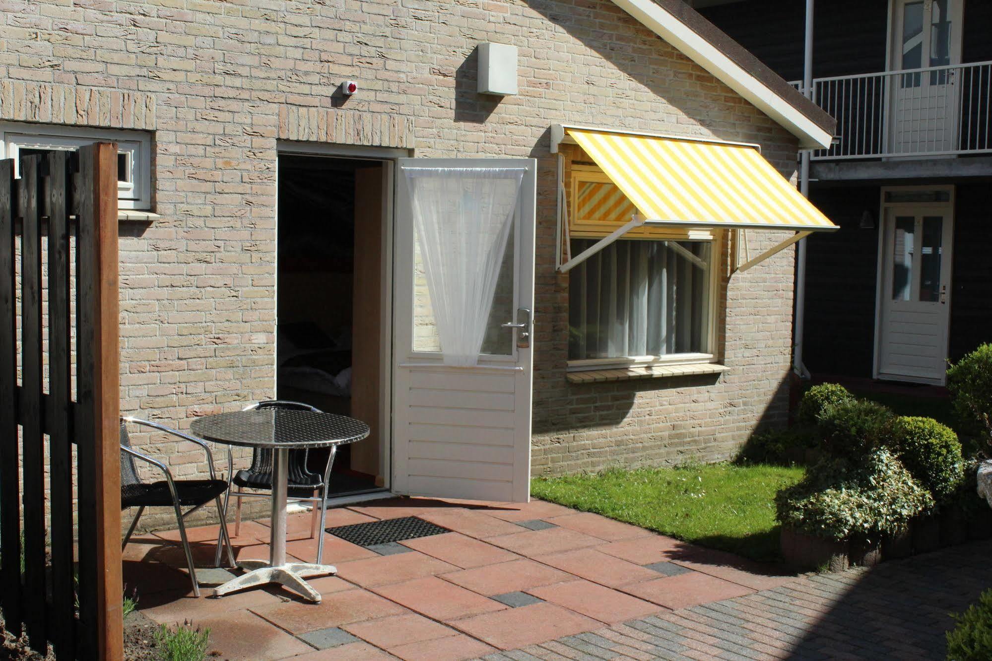 Hotel Restaurant 'T Klokje Renesse Exteriör bild